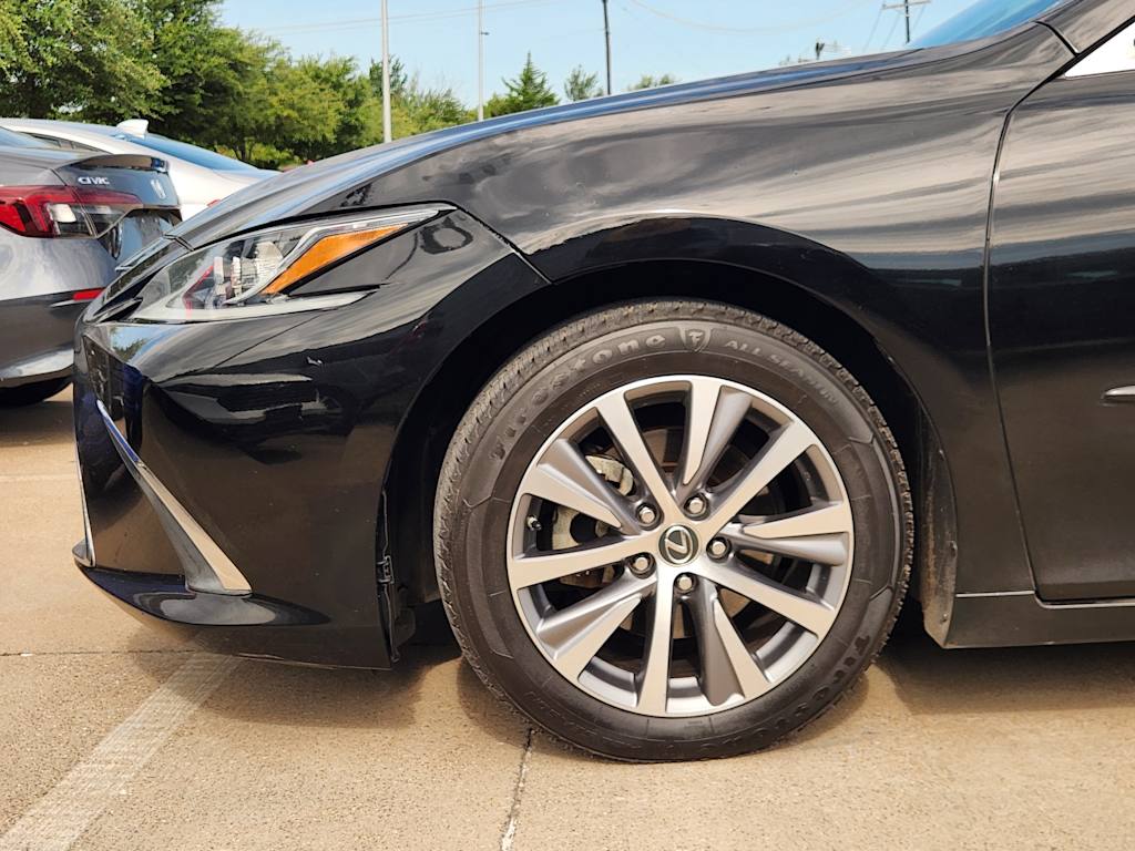 Thumbnail: 2020 Lexus ES - 10