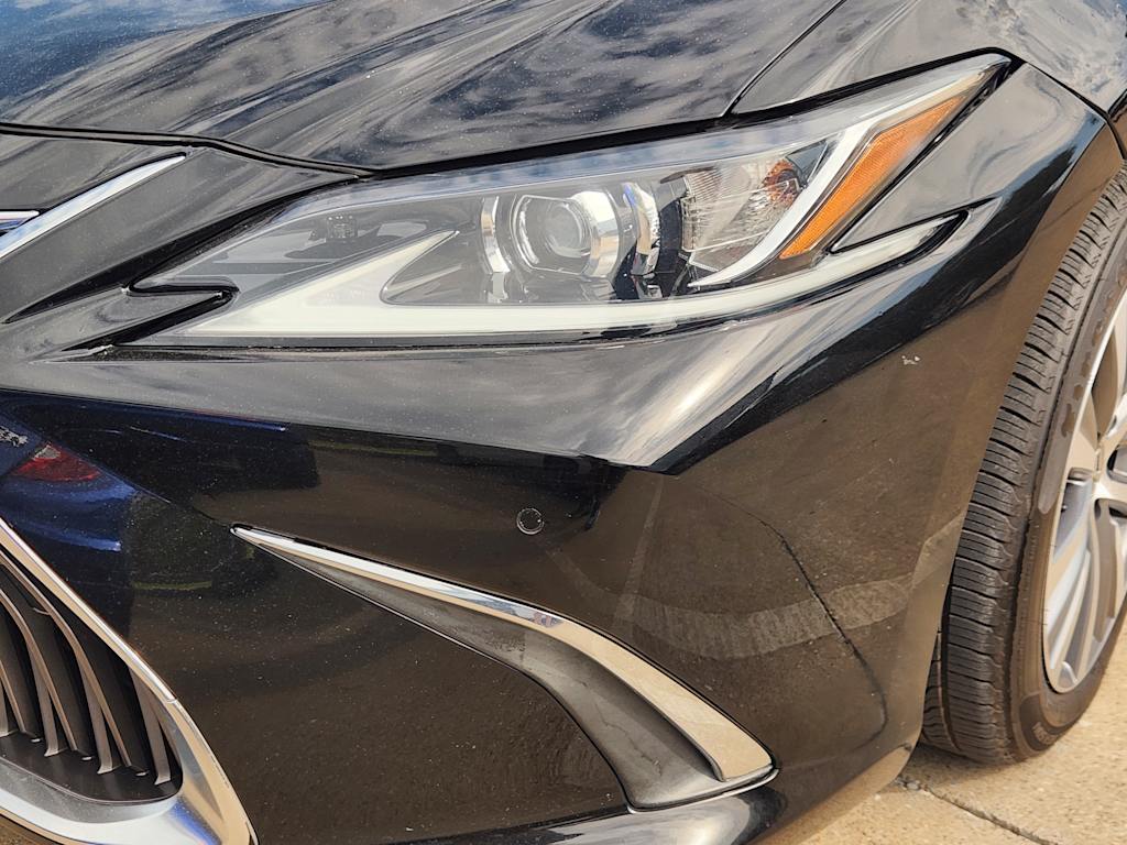 Thumbnail: 2020 Lexus ES - 11