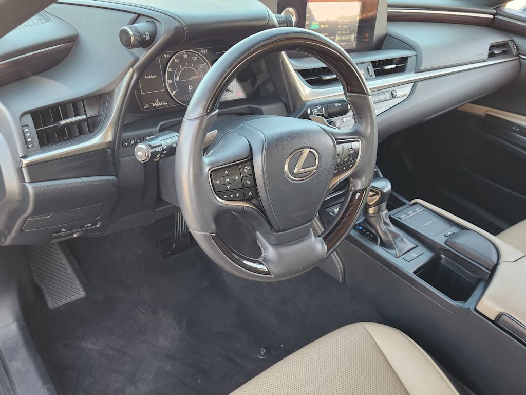 Thumbnail: 2020 Lexus ES - 2