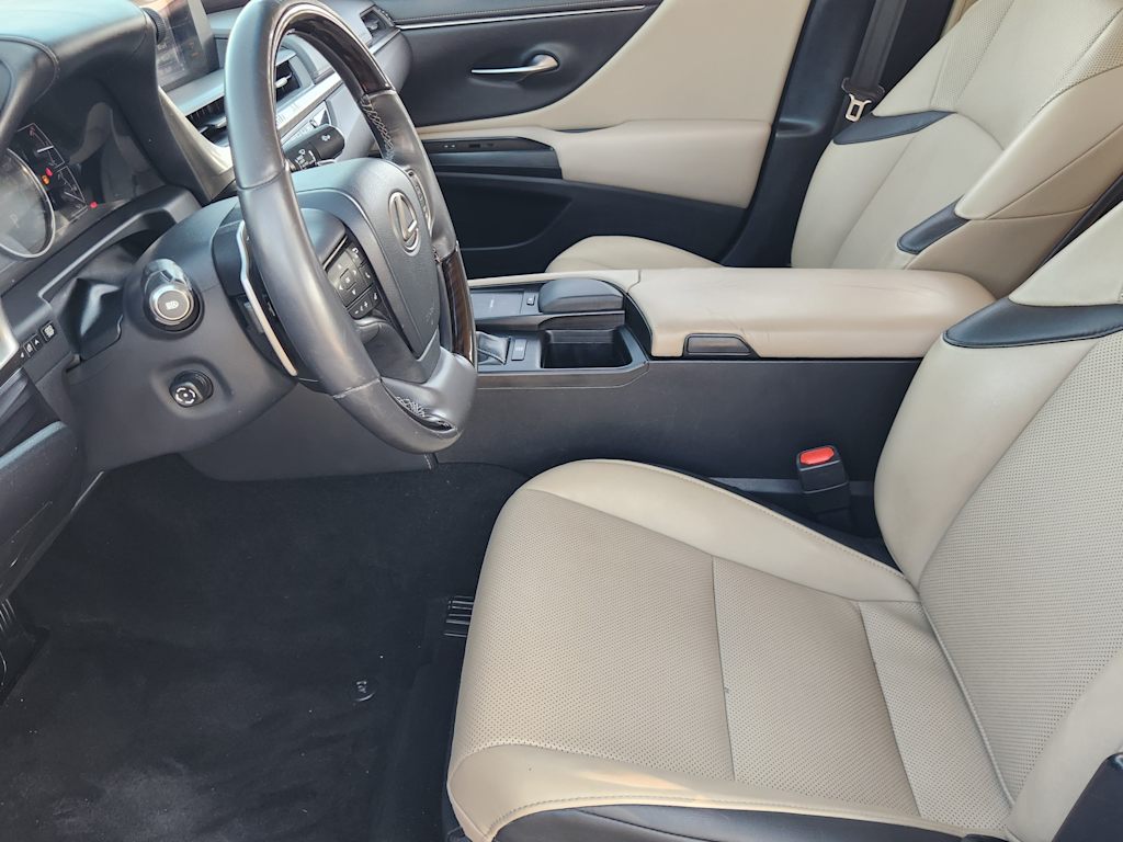 Thumbnail: 2020 Lexus ES - 11
