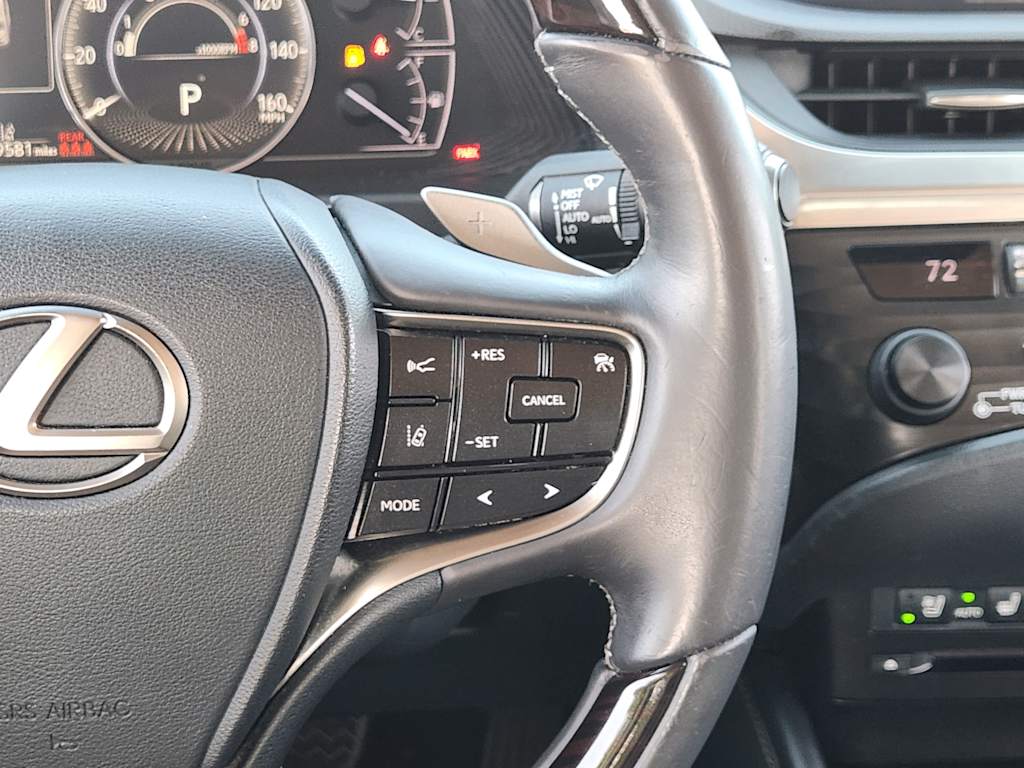 Thumbnail: 2020 Lexus ES - 33