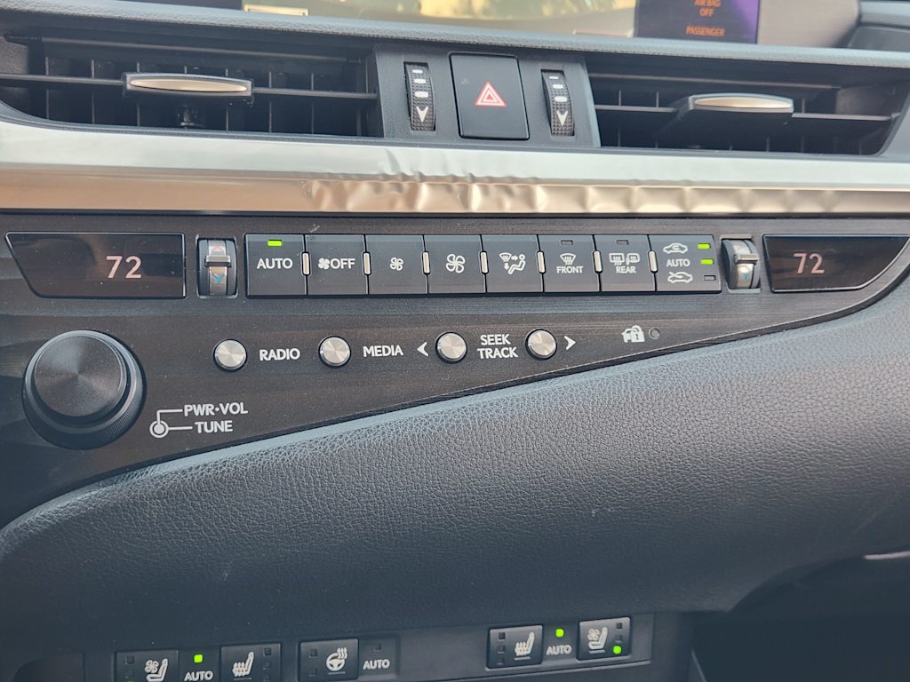 Thumbnail: 2020 Lexus ES - 26