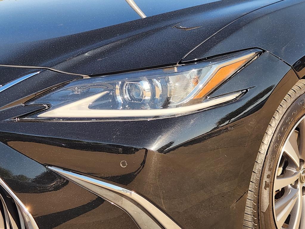 Thumbnail: 2020 Lexus ES - 23