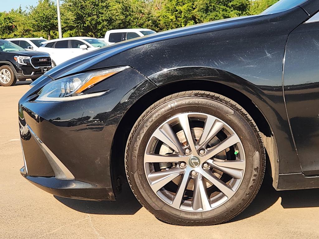 Thumbnail: 2020 Lexus ES - 8
