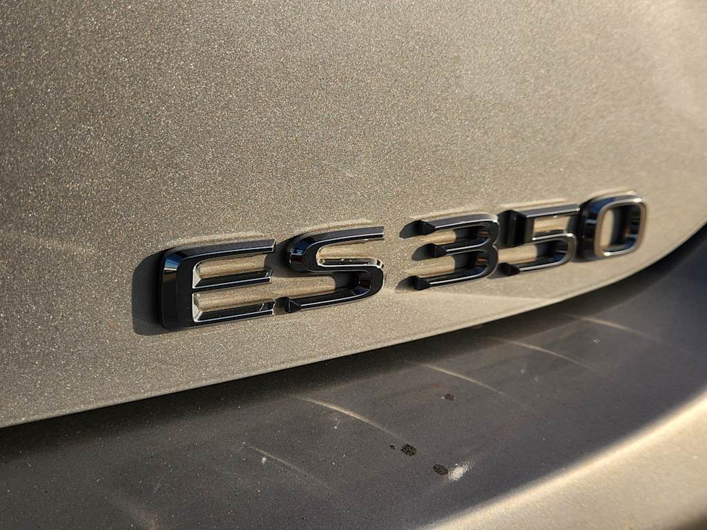 Thumbnail: 2021 Lexus ES - 9