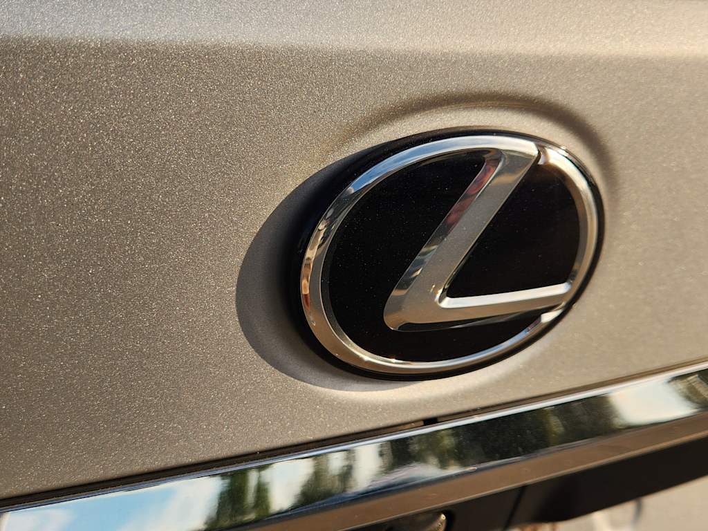 Thumbnail: 2021 Lexus ES - 5