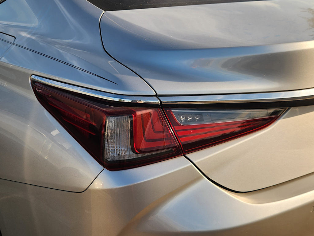 Thumbnail: 2021 Lexus ES - 12