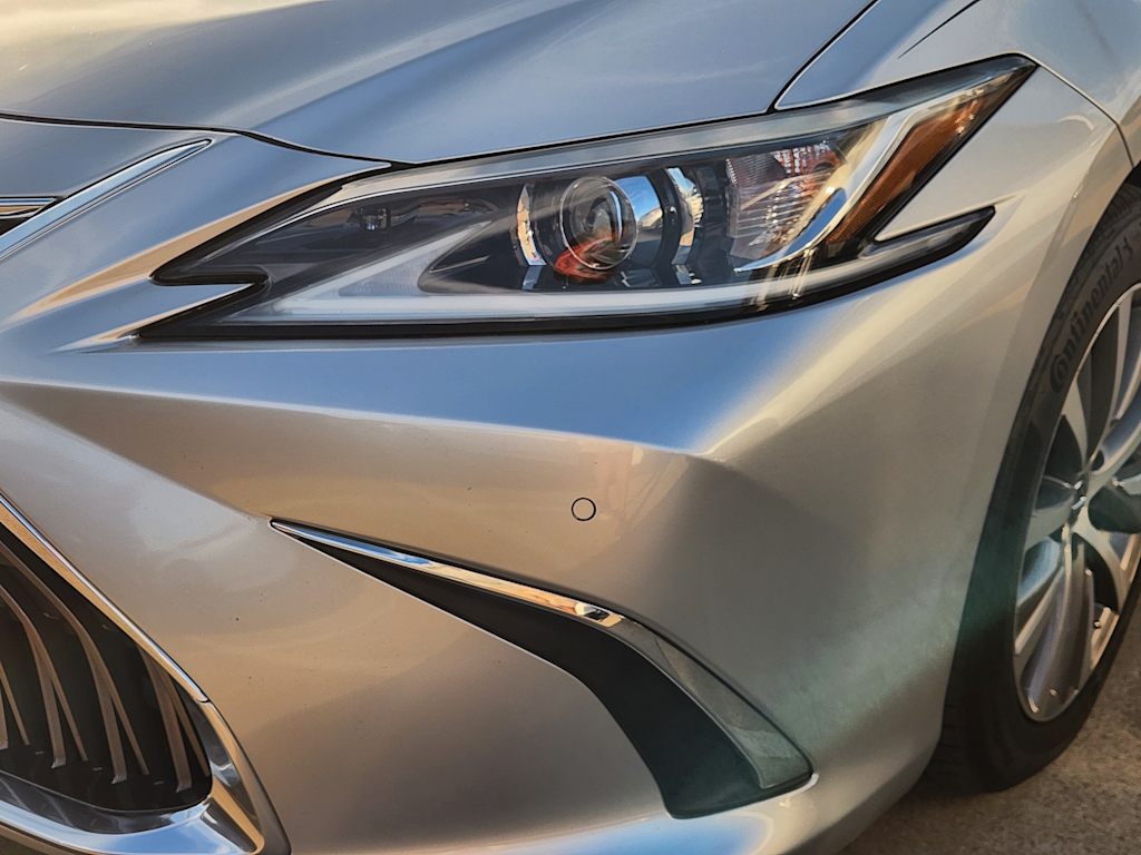 Thumbnail: 2021 Lexus ES - 11