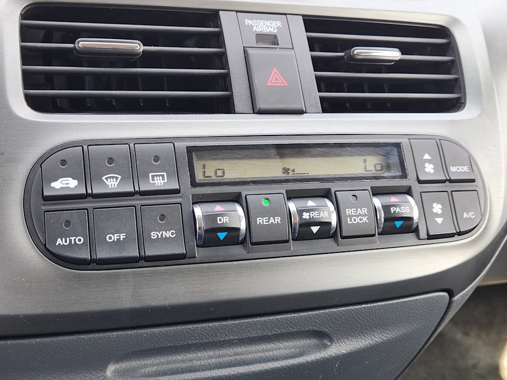 Thumbnail: 2005 Honda Odyssey - 27