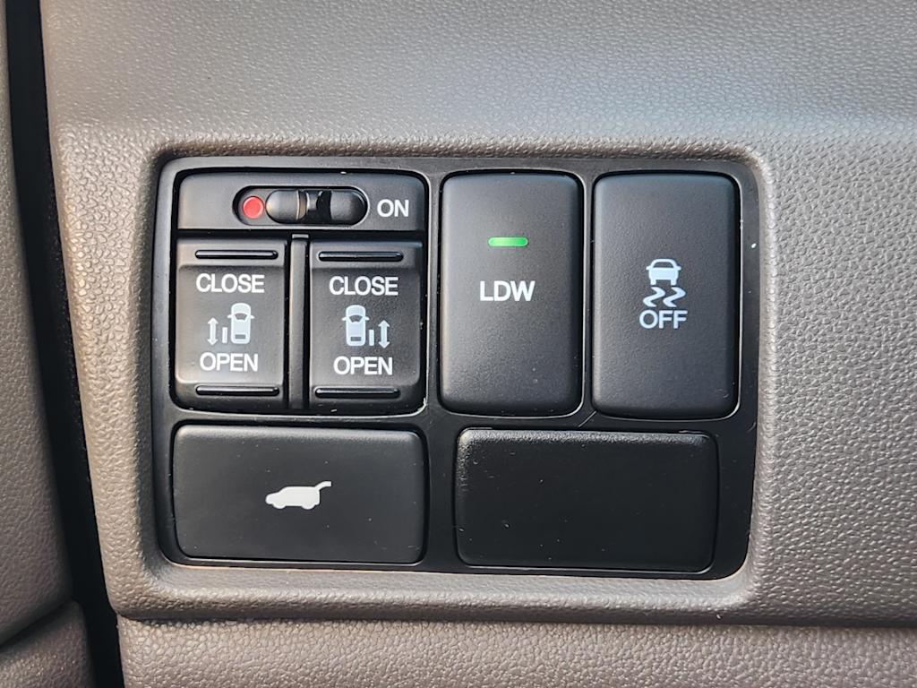 Thumbnail: 2015 Honda Odyssey - 31