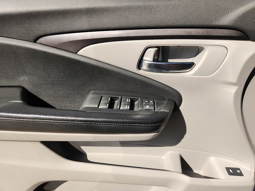 Thumbnail: 2016 Honda Pilot - 29