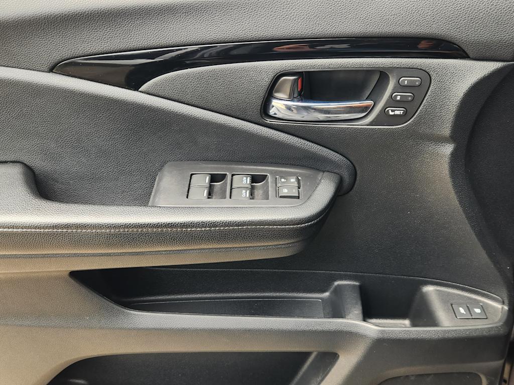 Thumbnail: 2018 Honda Pilot - 30