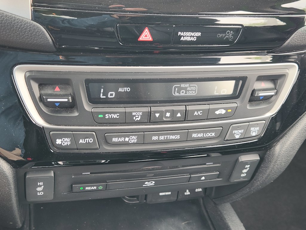 Thumbnail: 2018 Honda Pilot - 27