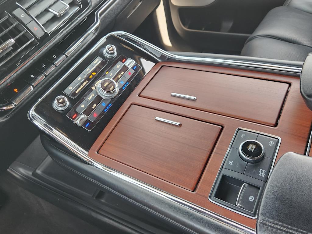 Thumbnail: 2019 Lincoln Navigator - 21