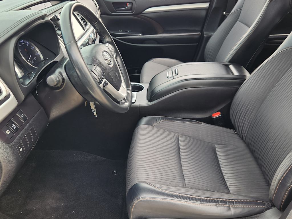 Thumbnail: 2017 Toyota Highlander - 11