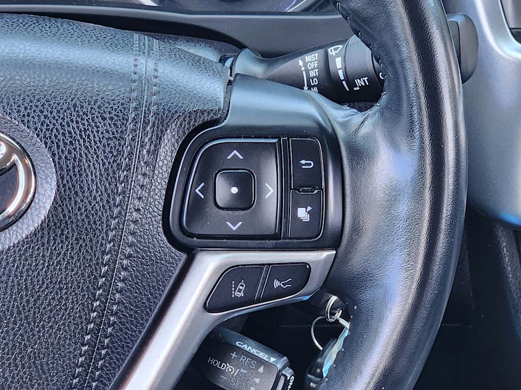 Thumbnail: 2017 Toyota Highlander - 34