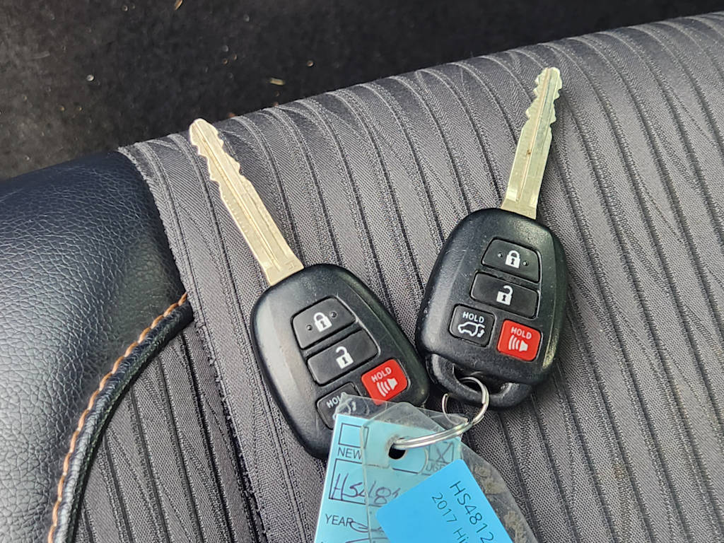 Thumbnail: 2017 Toyota Highlander - 19