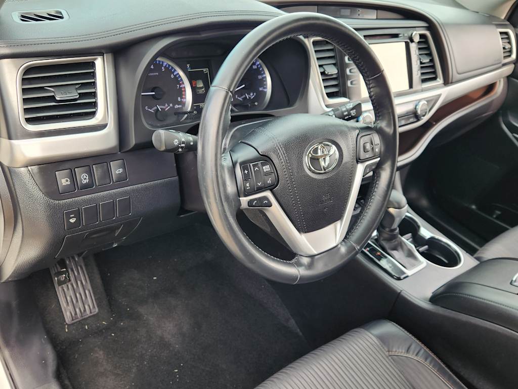 Thumbnail: 2017 Toyota Highlander - 2