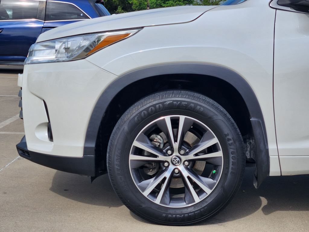 Thumbnail: 2017 Toyota Highlander - 8