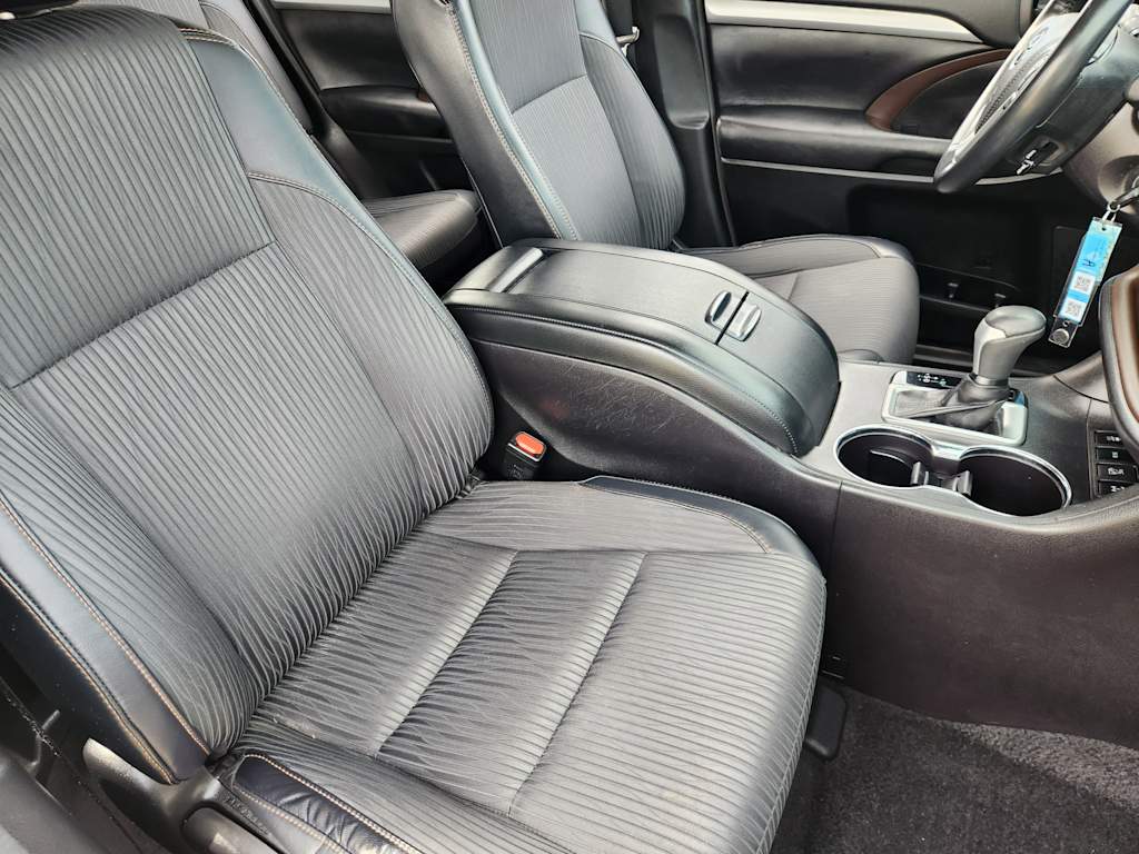 Thumbnail: 2017 Toyota Highlander - 12