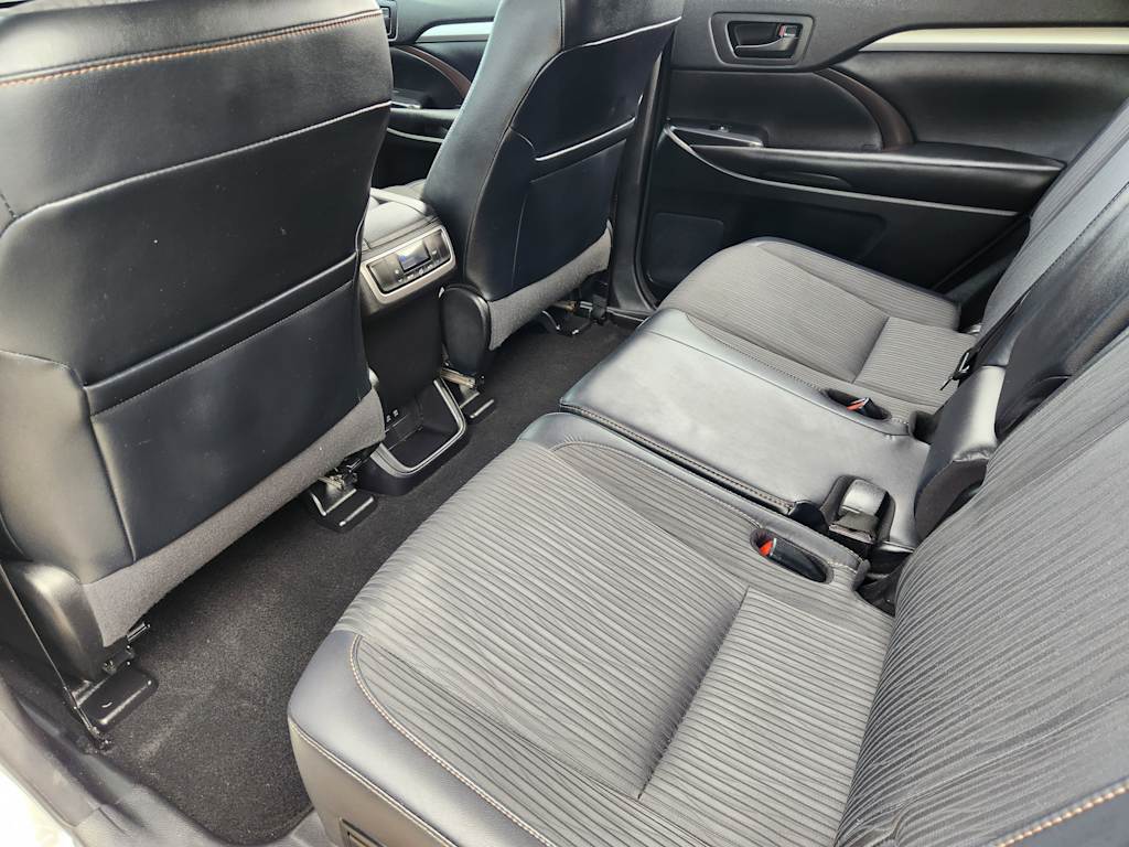 Thumbnail: 2017 Toyota Highlander - 13