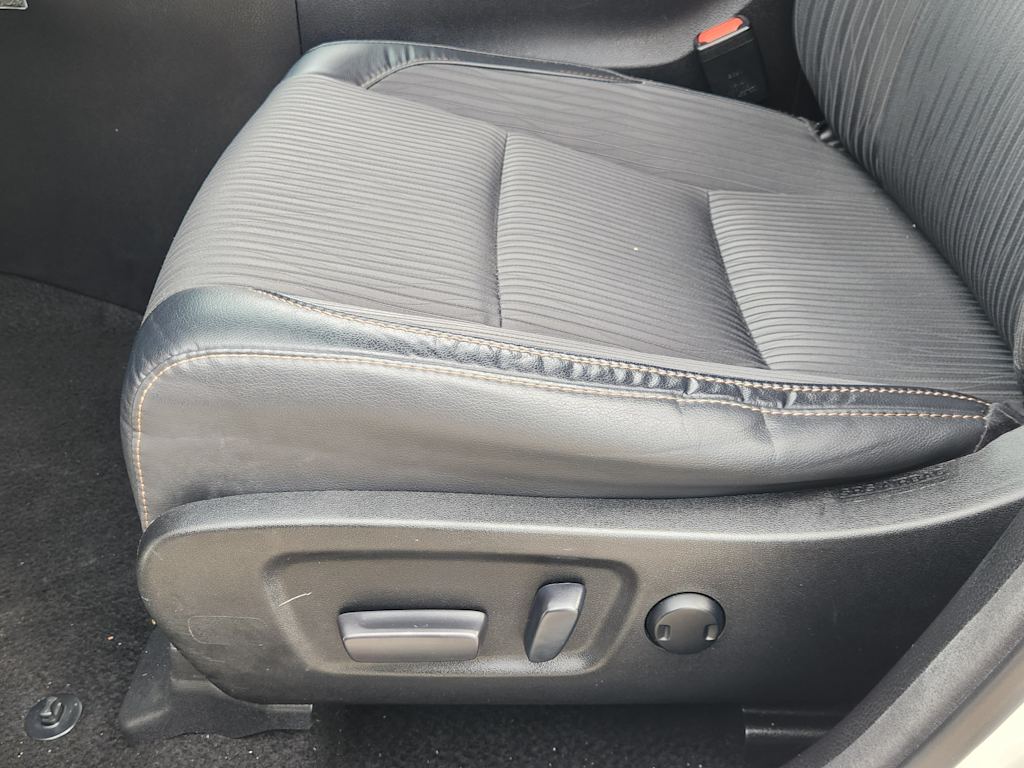 Thumbnail: 2017 Toyota Highlander - 32