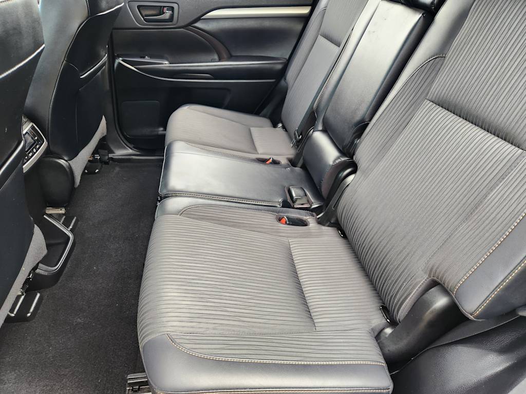 Thumbnail: 2017 Toyota Highlander - 21