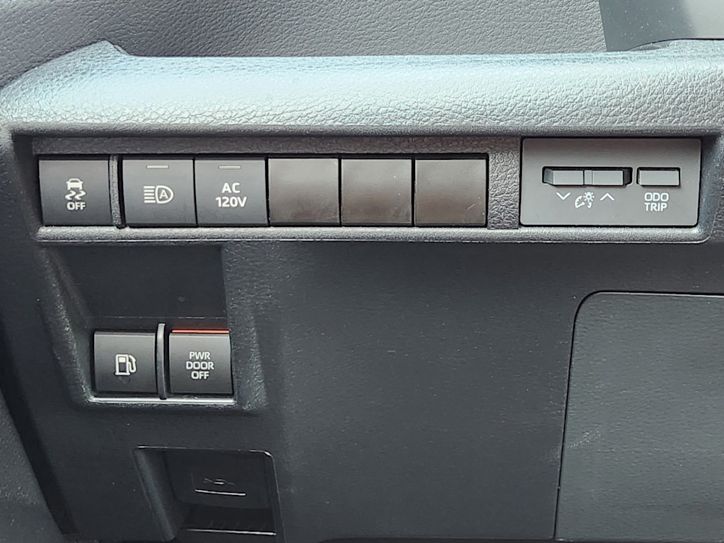 Thumbnail: 2023 Toyota Sienna - 27