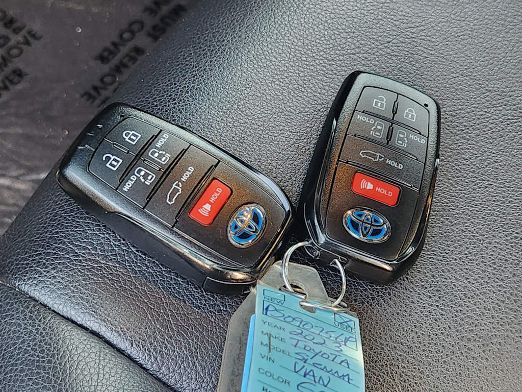 Thumbnail: 2023 Toyota Sienna - 19