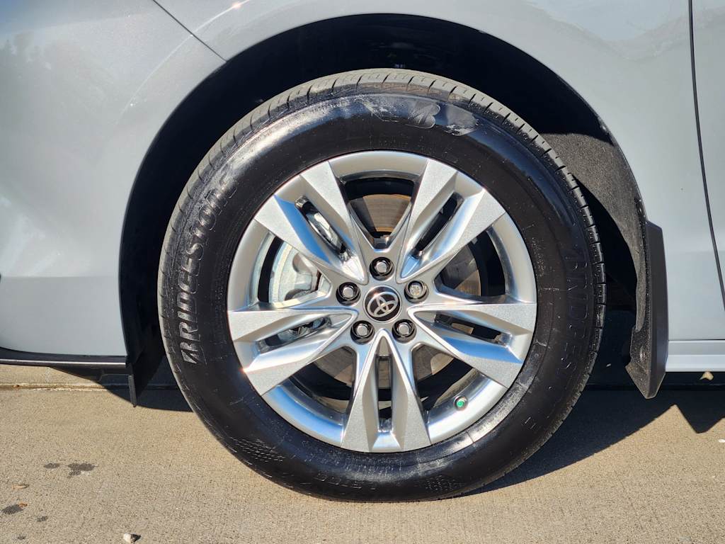 Thumbnail: 2023 Toyota Sienna - 22