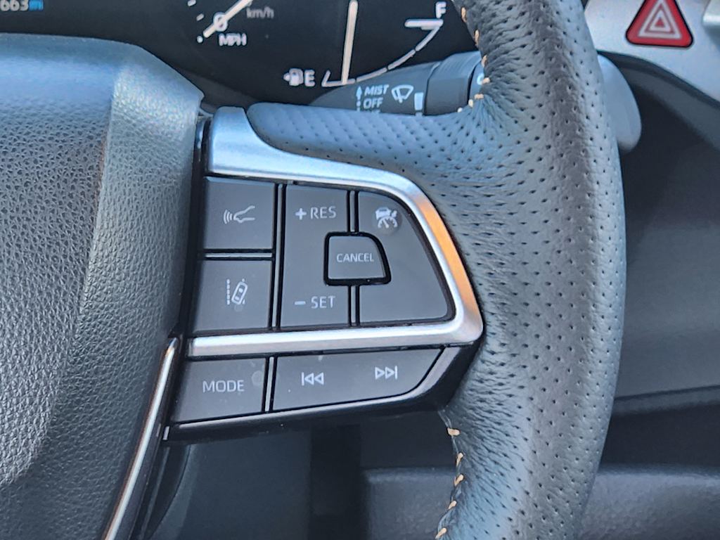 Thumbnail: 2023 Toyota Sienna - 33