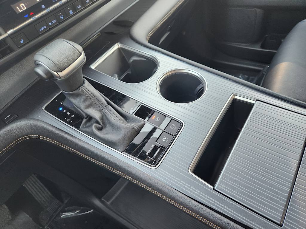 Thumbnail: 2023 Toyota Sienna - 16