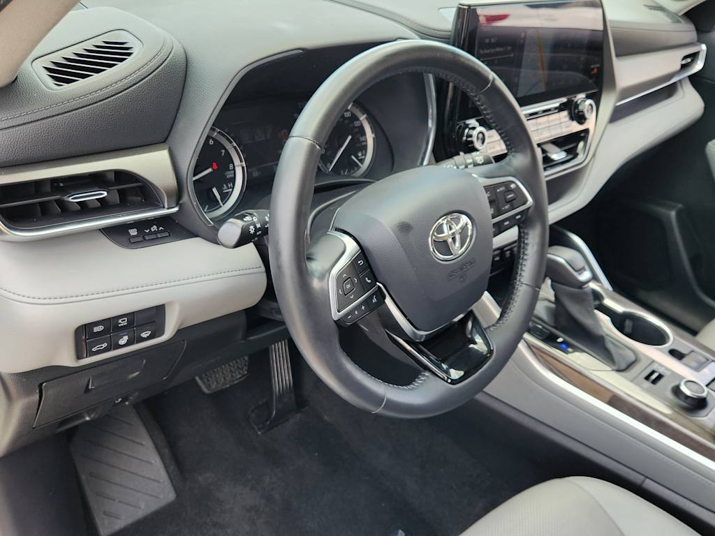 Thumbnail: 2020 Toyota Highlander - 2