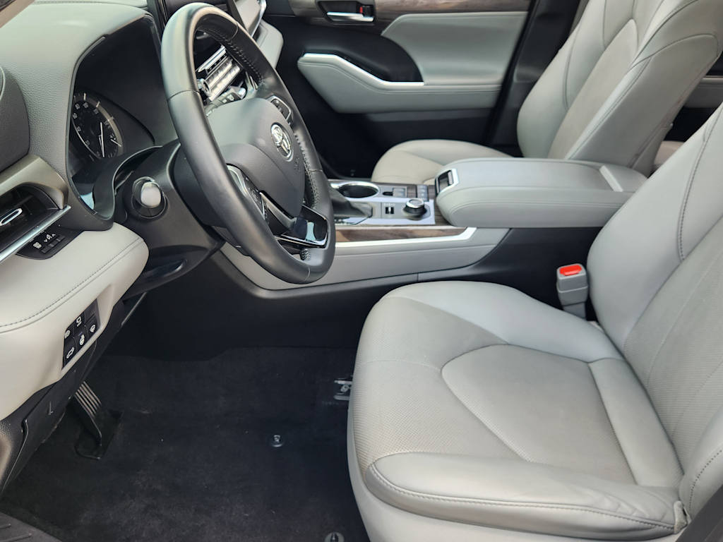 Thumbnail: 2020 Toyota Highlander - 11