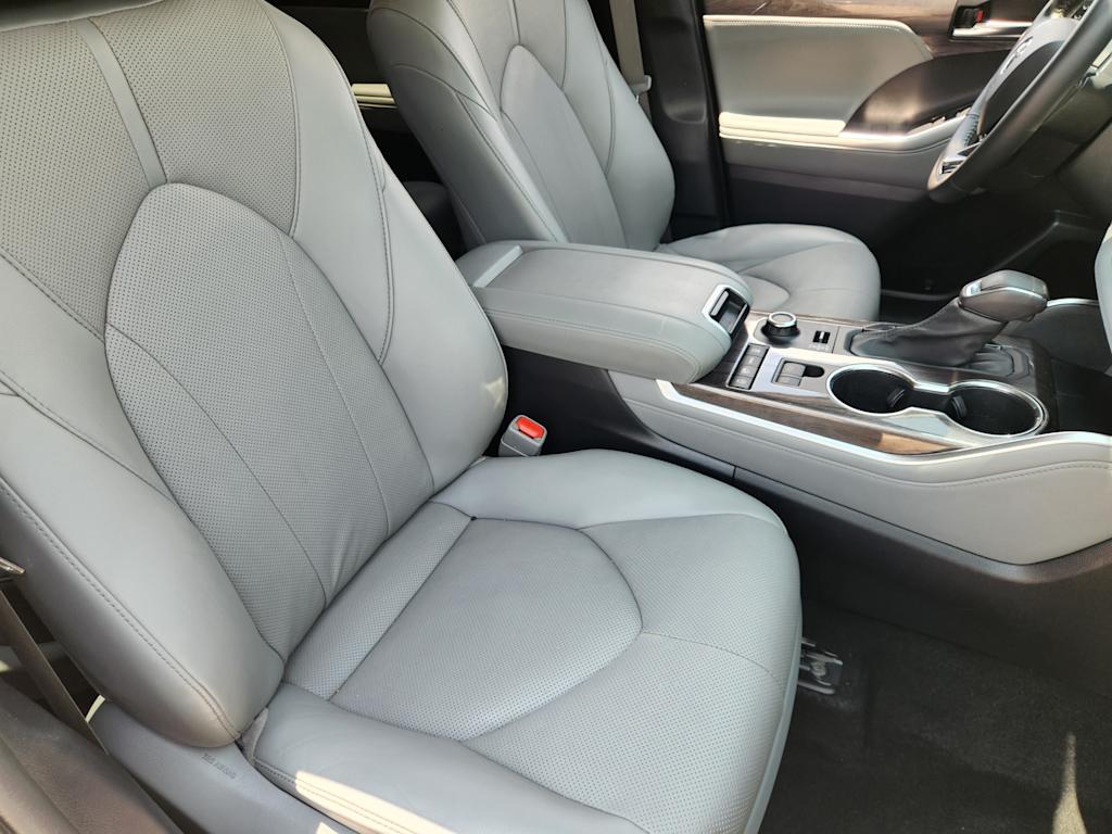 Thumbnail: 2020 Toyota Highlander - 12