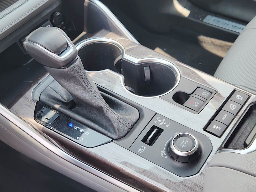 Thumbnail: 2020 Toyota Highlander - 16