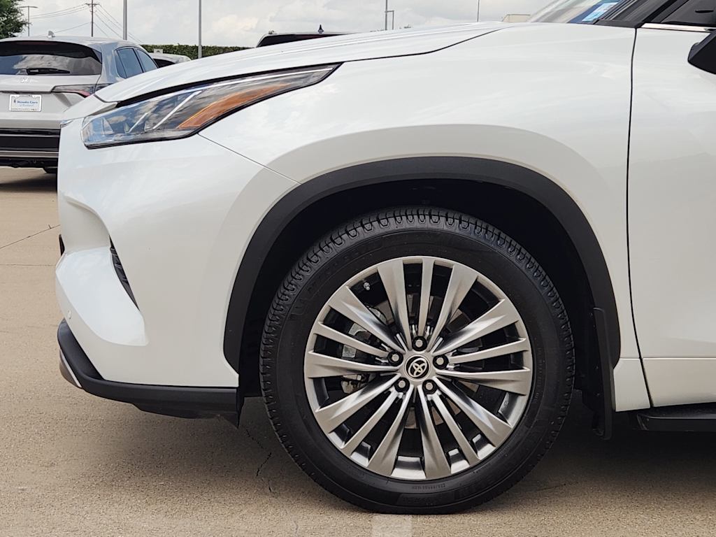 Thumbnail: 2022 Toyota Highlander - 8
