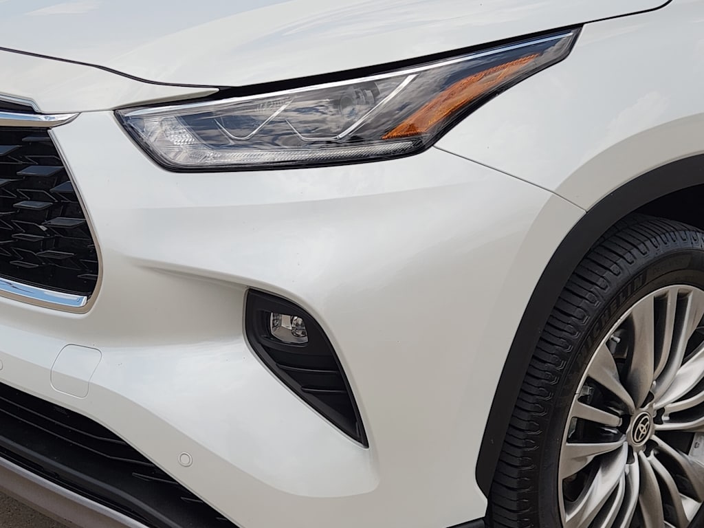 Thumbnail: 2022 Toyota Highlander - 24