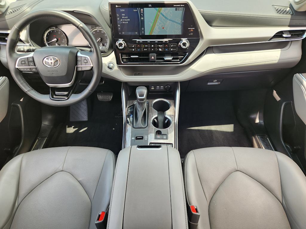 Thumbnail: 2022 Toyota Highlander - 10