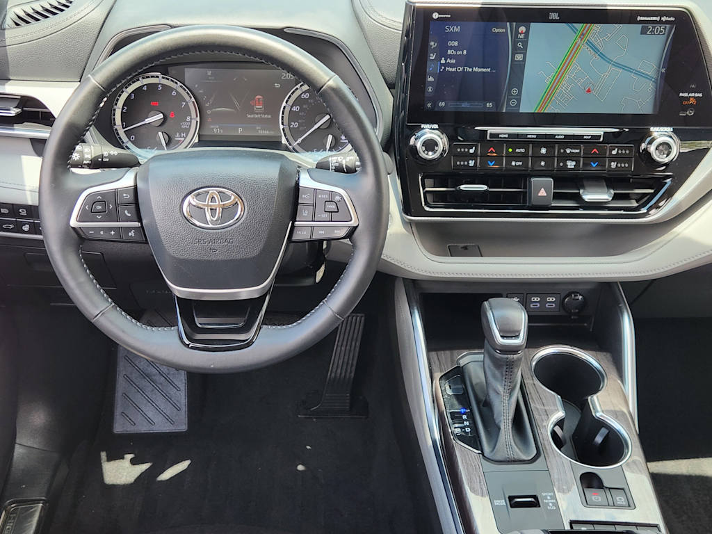 Thumbnail: 2022 Toyota Highlander - 14