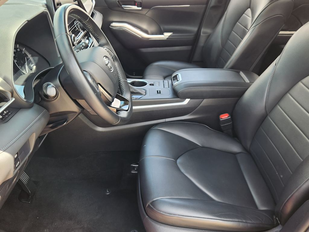 Thumbnail: 2020 Toyota Highlander - 11