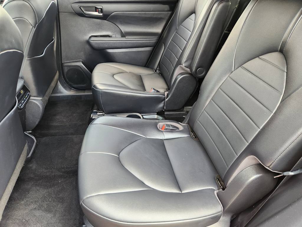 Thumbnail: 2020 Toyota Highlander - 21