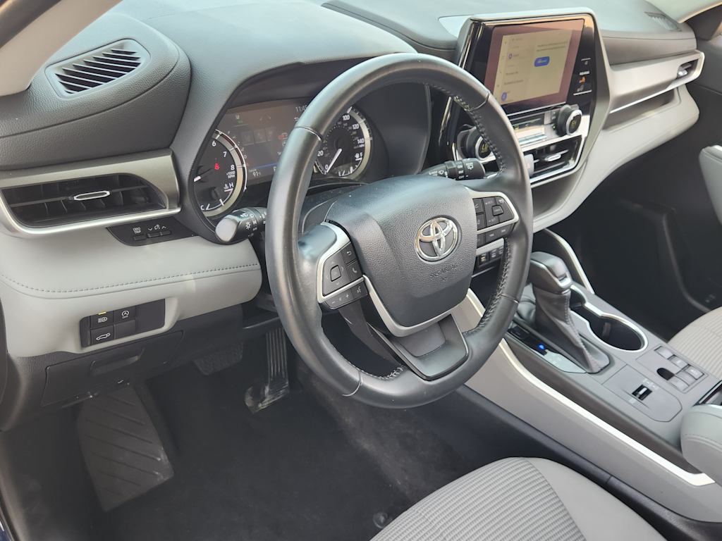 Thumbnail: 2023 Toyota Highlander - 2