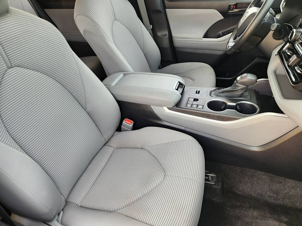 Thumbnail: 2023 Toyota Highlander - 12