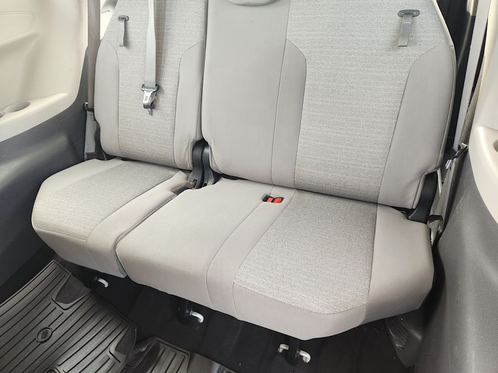 Thumbnail: 2022 Toyota Sienna - 22