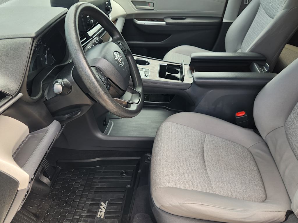 Thumbnail: 2022 Toyota Sienna - 11