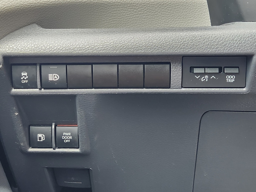 Thumbnail: 2022 Toyota Sienna - 28
