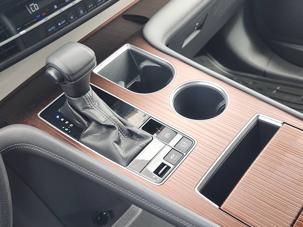 Thumbnail: 2022 Toyota Sienna - 16