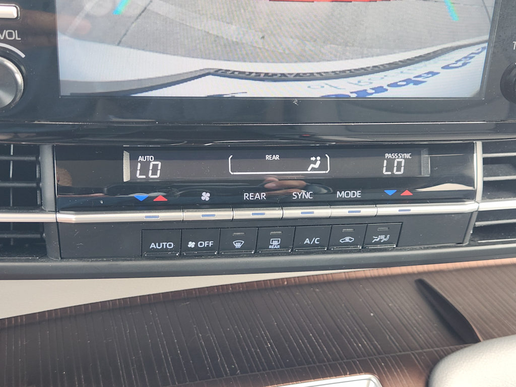 Thumbnail: 2022 Toyota Sienna - 27