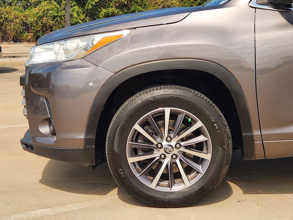 Thumbnail: 2018 Toyota Highlander - 8